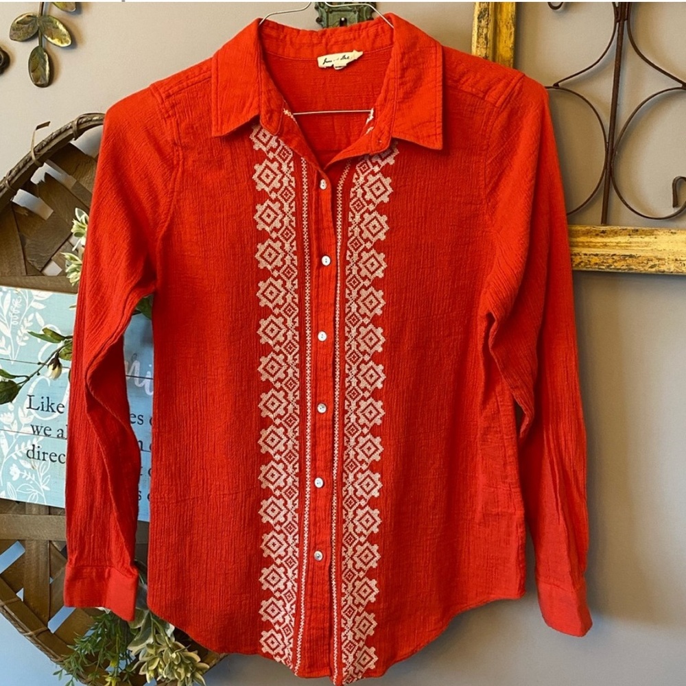 Embroidered soft cotton gauze button front shirt Medium Jane and Delancey